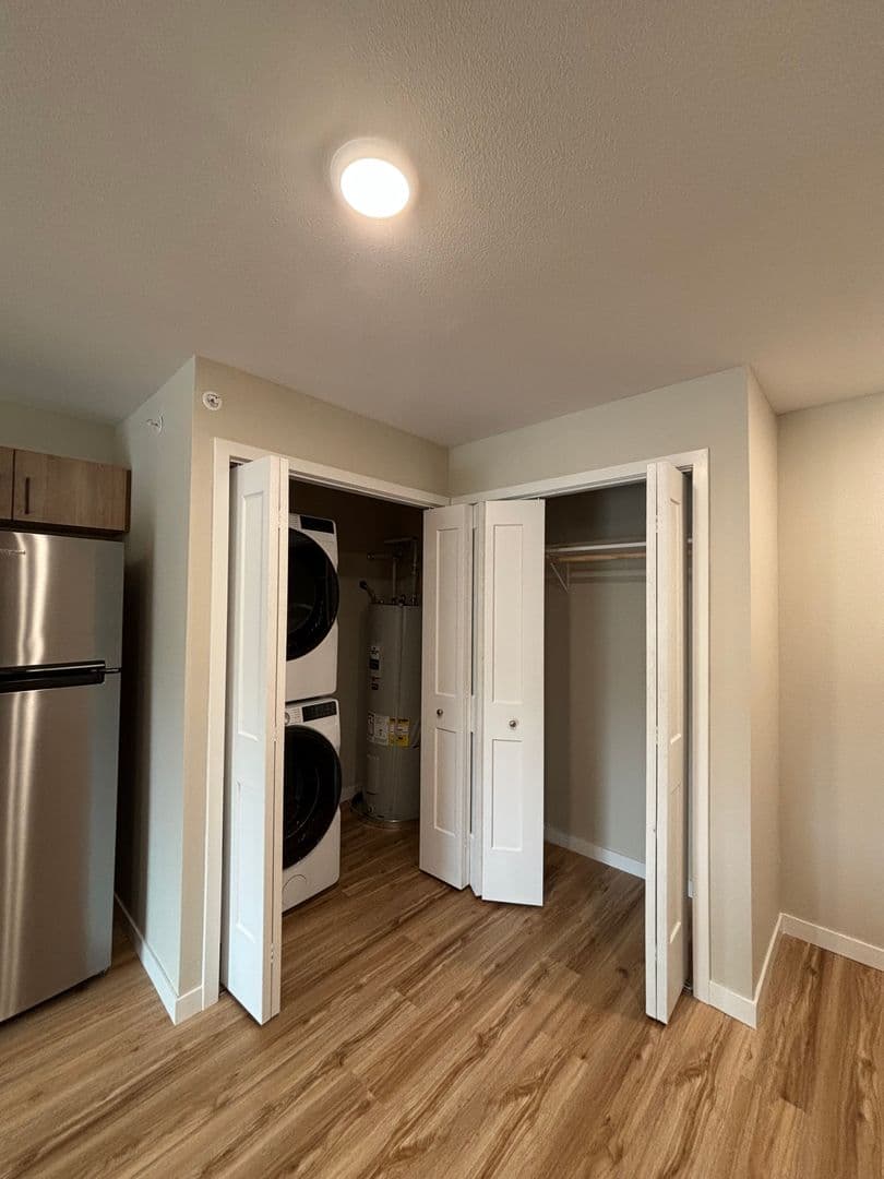 Alexandria Apartment: 1829 Oakview Ave SE