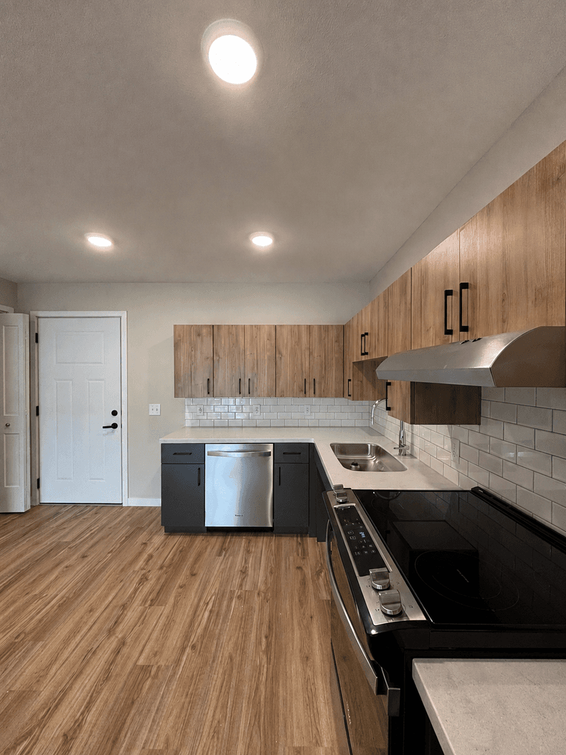 Alexandria Apartment: 1829 Oakview Ave SE
