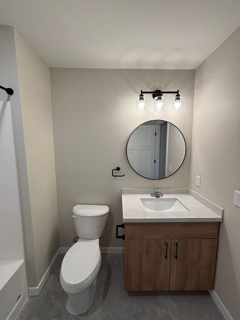 Alexandria Apartment: 1829 Oakview Ave SE