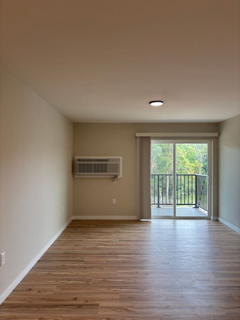 Alexandria Apartment: 1829 Oakview Ave SE