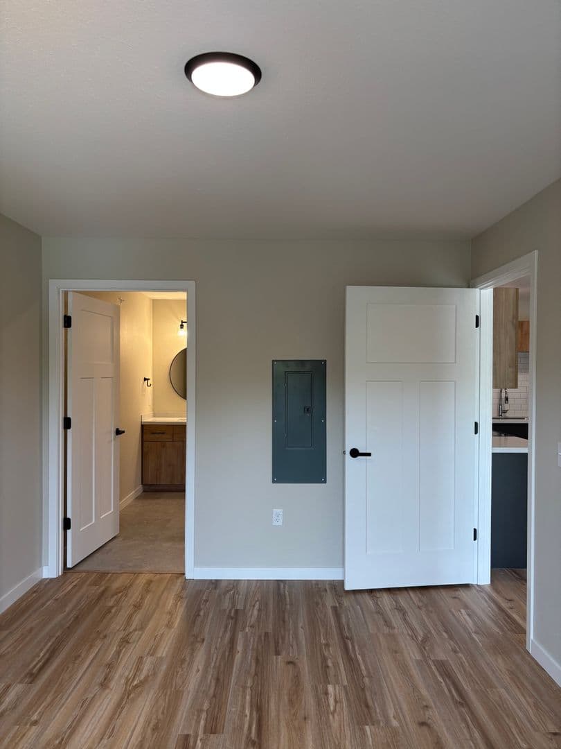 Alexandria Apartment: 1829 Oakview Ave SE