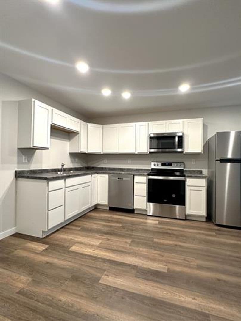 Willmar Apartment: 1031 30th Street Northwest
