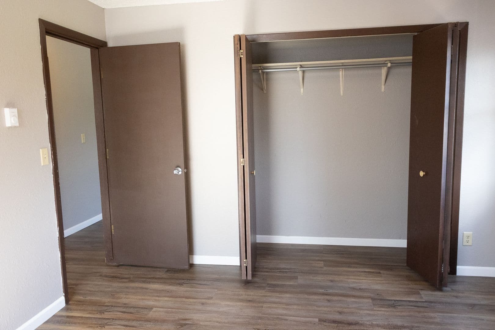 Alexandria Apartment: 304 Kenwood Drive