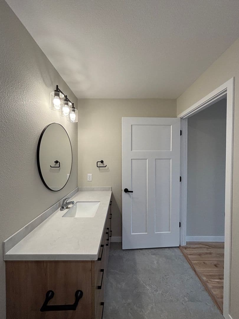 Alexandria Apartment: 1829 Oakview Ave SE
