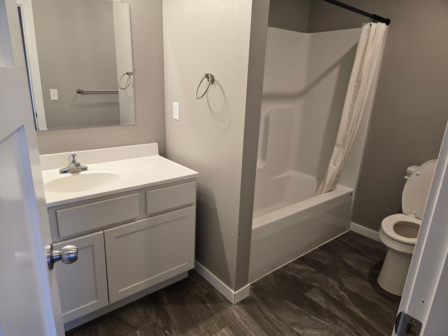 Willmar Apartment: 1021 30th Street Northwest