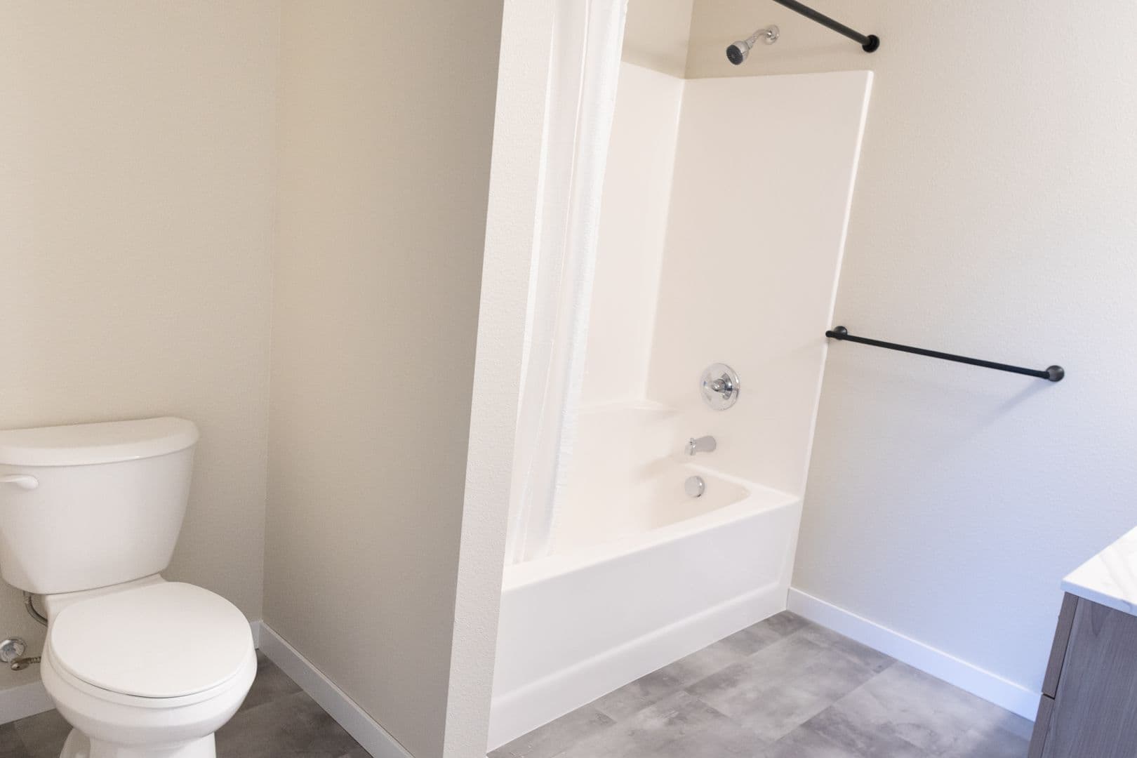 Alexandria Apartment: 1825 Oakview Ave SE