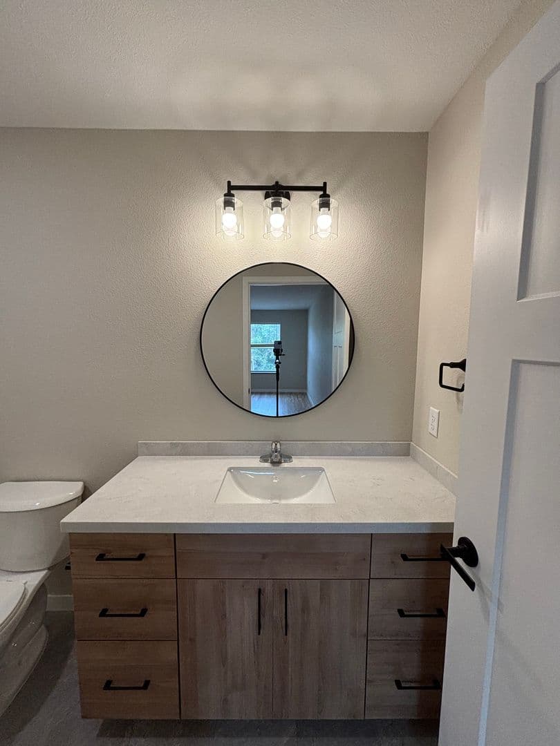Alexandria Apartment: 1829 Oakview Ave SE
