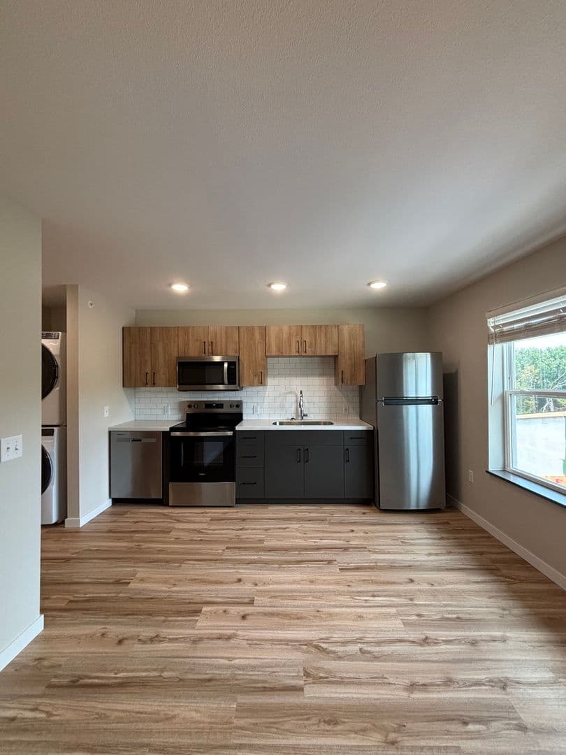 Alexandria Apartment: 1829 Oakview Ave SE