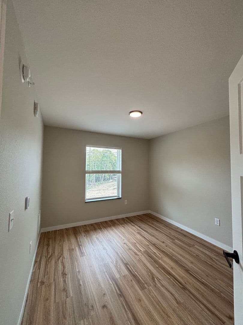 Alexandria Apartment: 1829 Oakview Ave SE