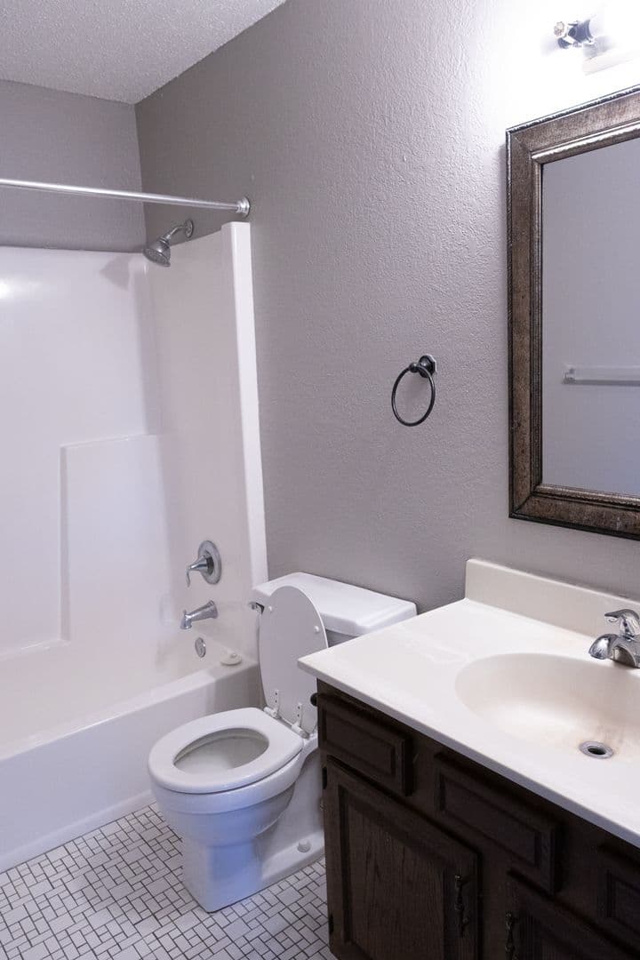 Alexandria Apartment: 304 Kenwood Drive