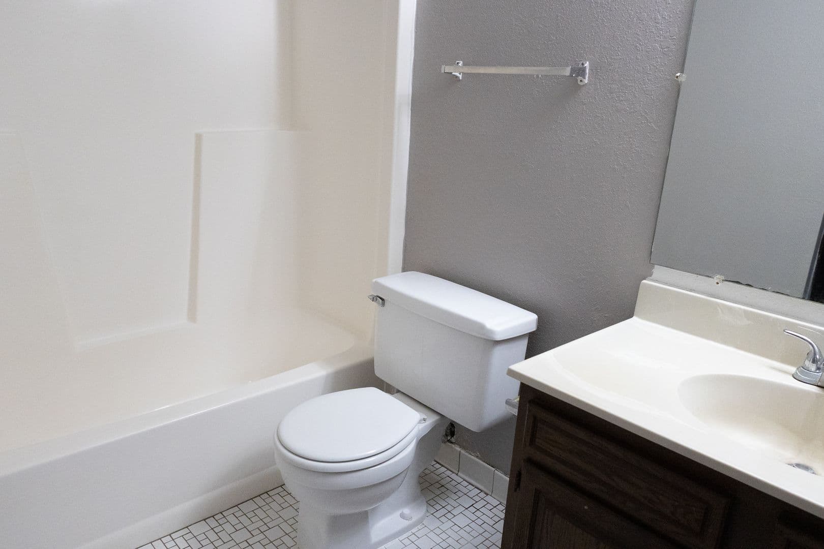 Alexandria Apartment: 304 Kenwood Drive