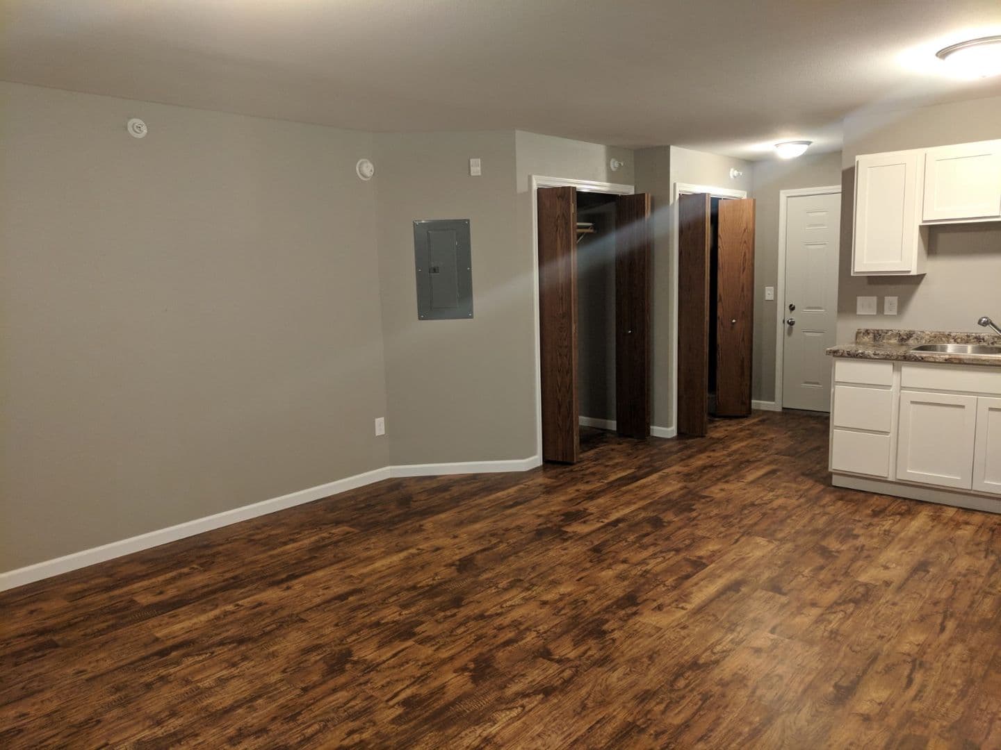 Alexandria Apartment: 1964 10th Avenue E.