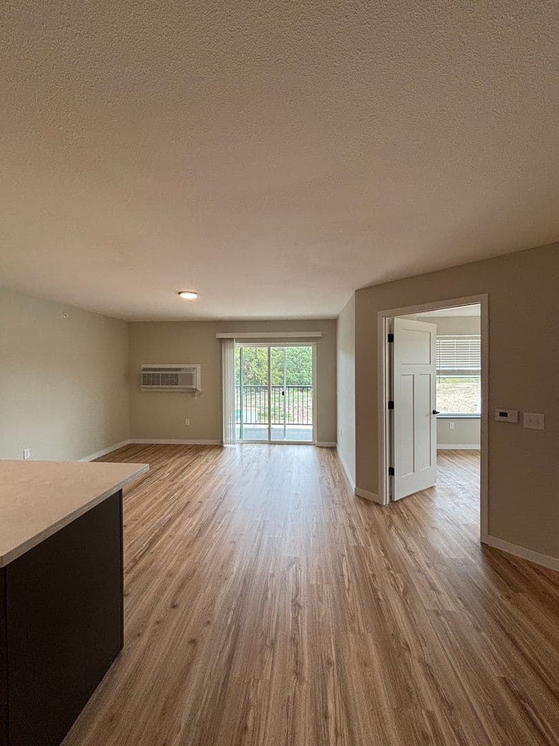 Alexandria Apartment: 1829 Oakview Ave SE