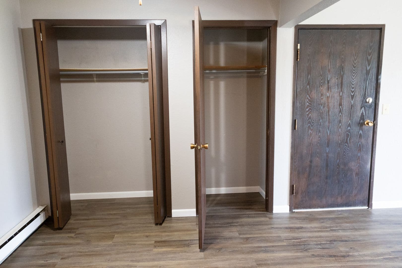 Alexandria Apartment: 304 Kenwood Drive