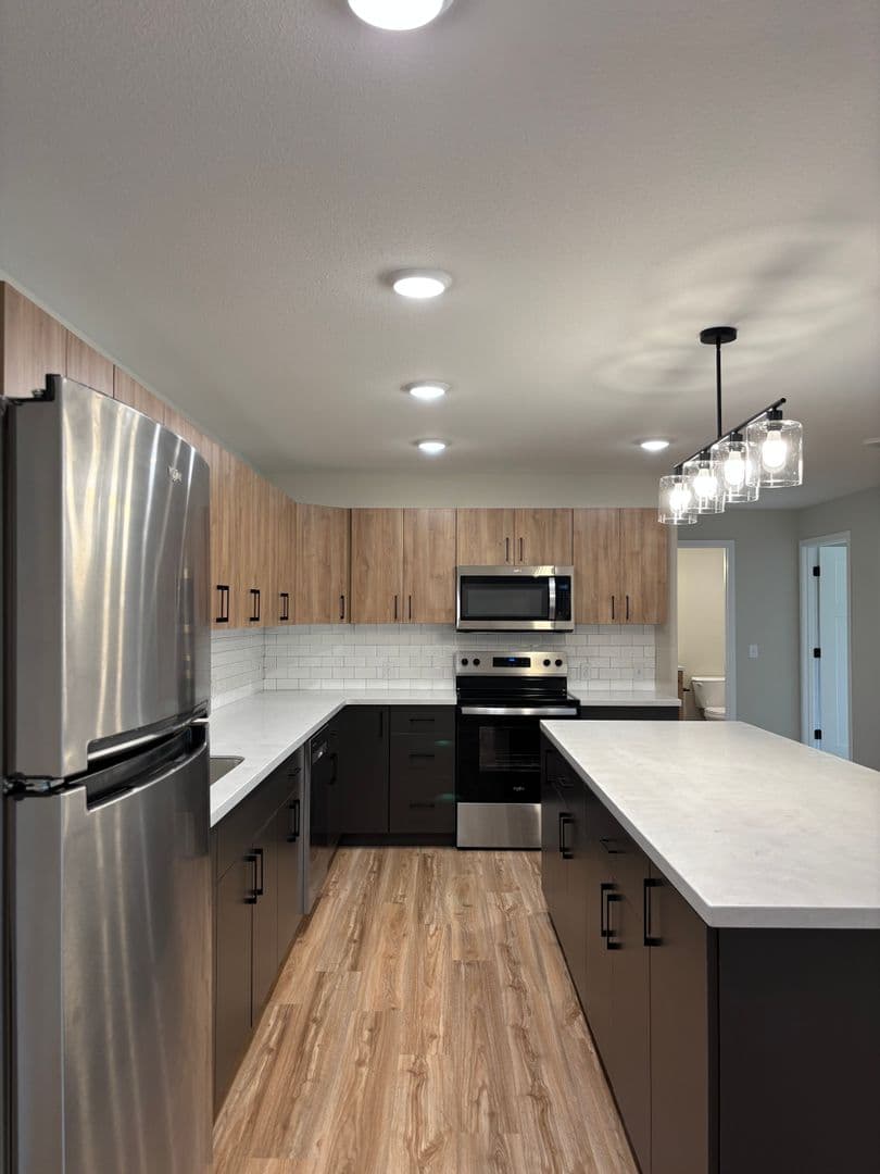 Alexandria Apartment: 1829 Oakview Ave SE