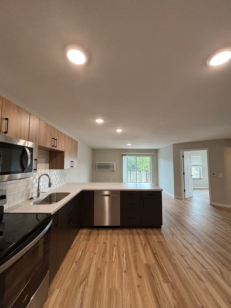 Alexandria Apartment: 1829 Oakview Ave SE