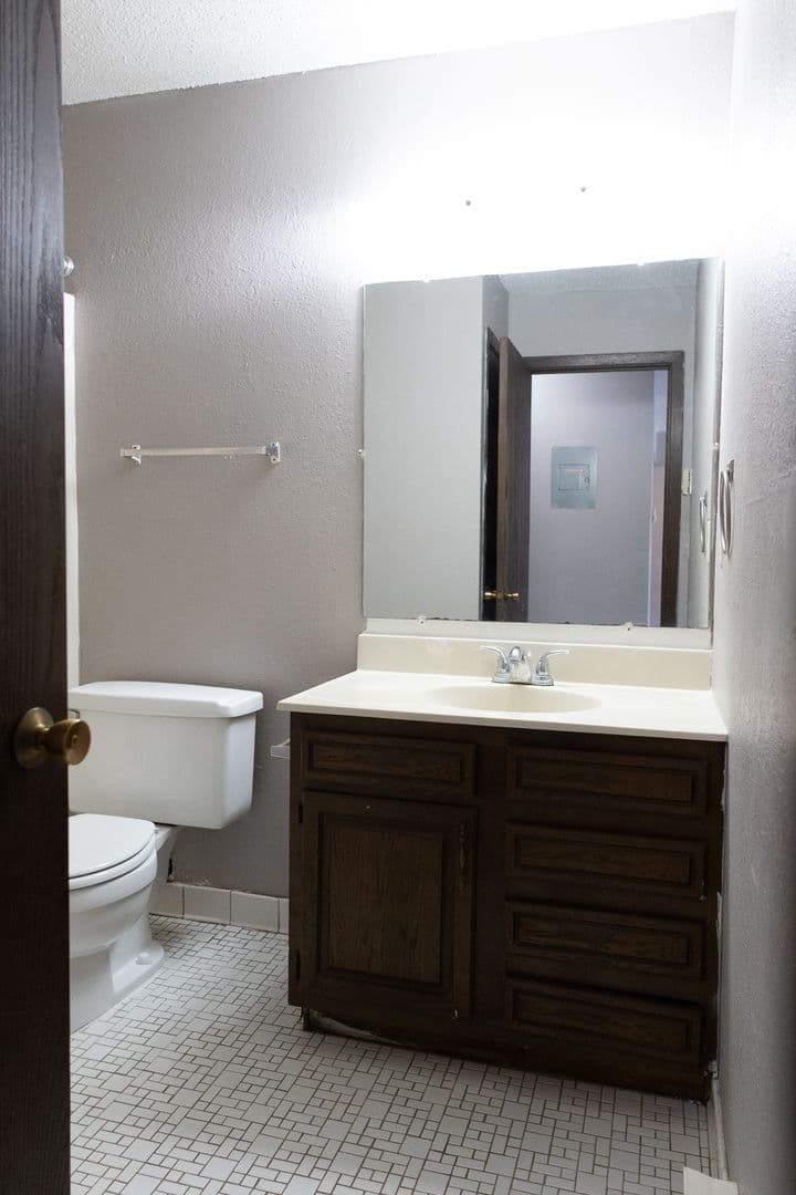 Alexandria Apartment: 304 Kenwood Drive