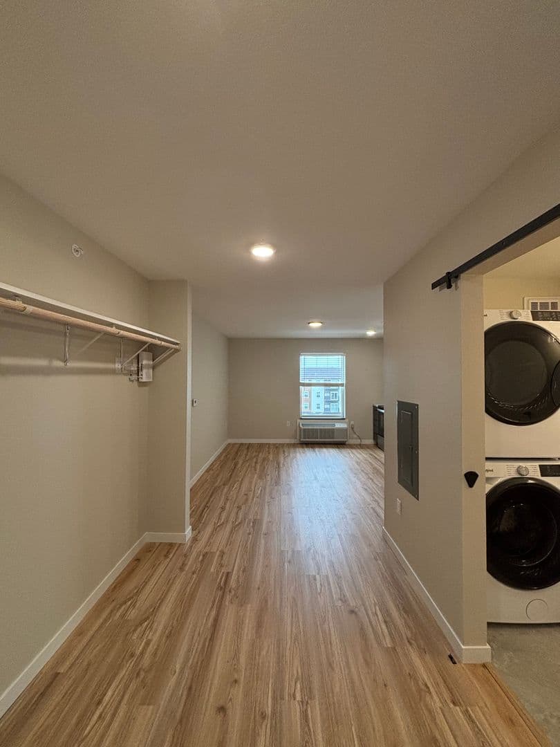 Alexandria Apartment: 1829 Oakview Ave SE