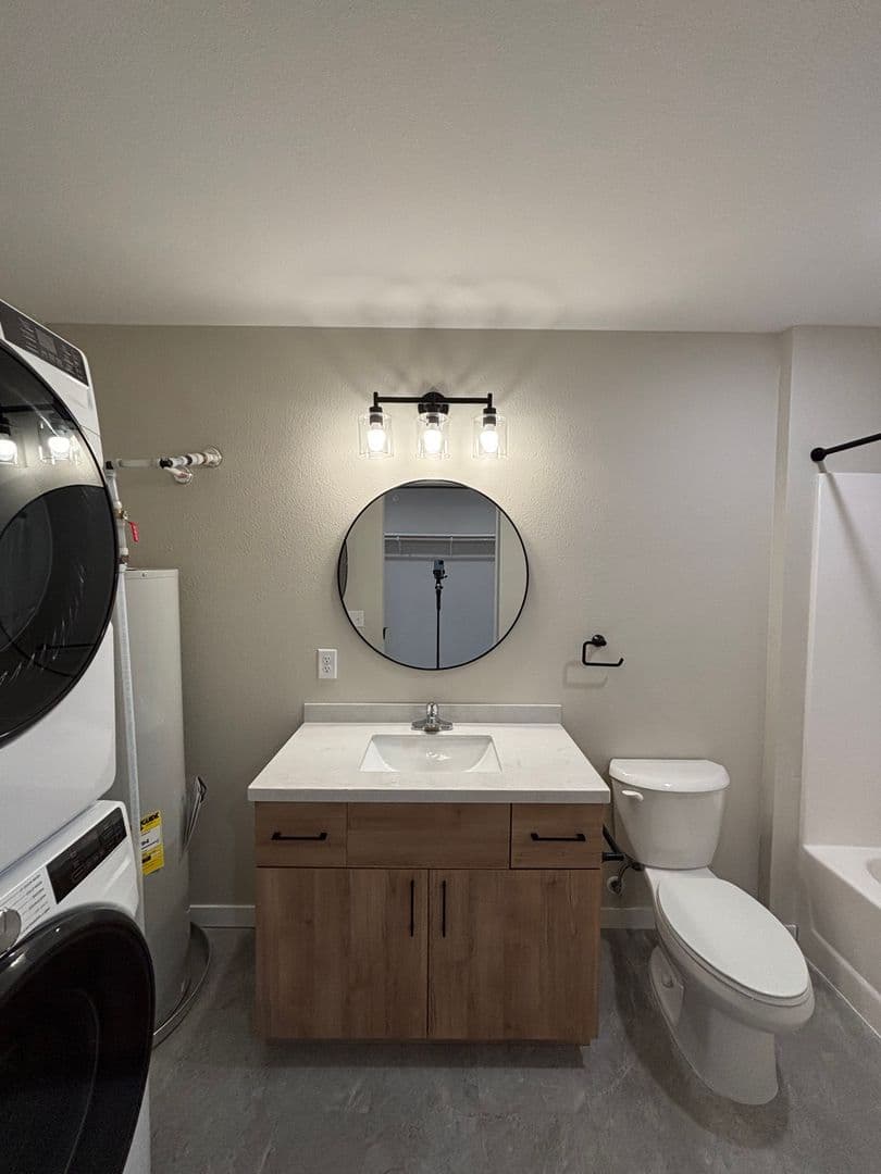 Alexandria Apartment: 1829 Oakview Ave SE