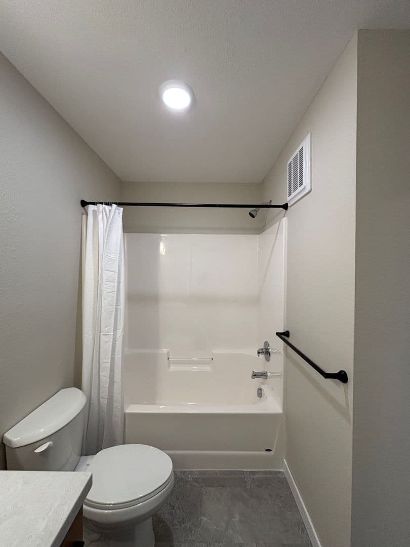 Alexandria Apartment: 1829 Oakview Ave SE