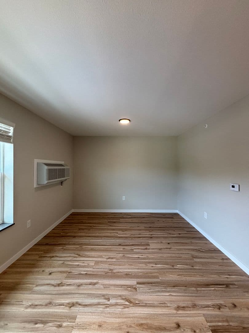 Alexandria Apartment: 1829 Oakview Ave SE