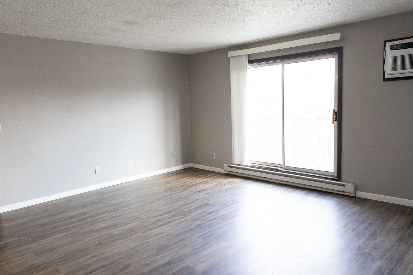 Alexandria Apartment: 304 Kenwood Drive