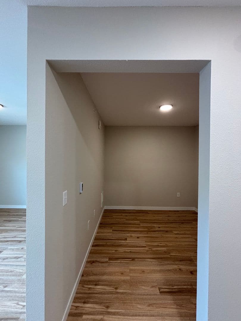 Alexandria Apartment: 1829 Oakview Ave SE