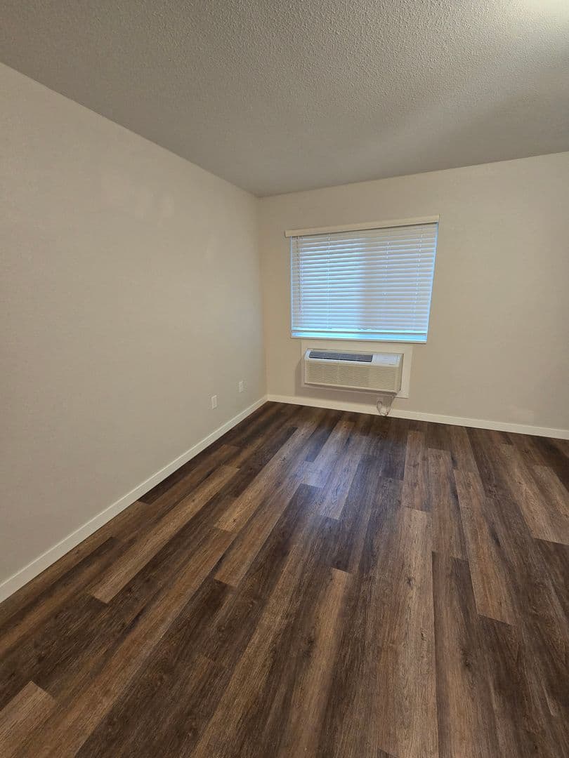 Willmar Apartment: 1020 Lakeland Drive Northeast