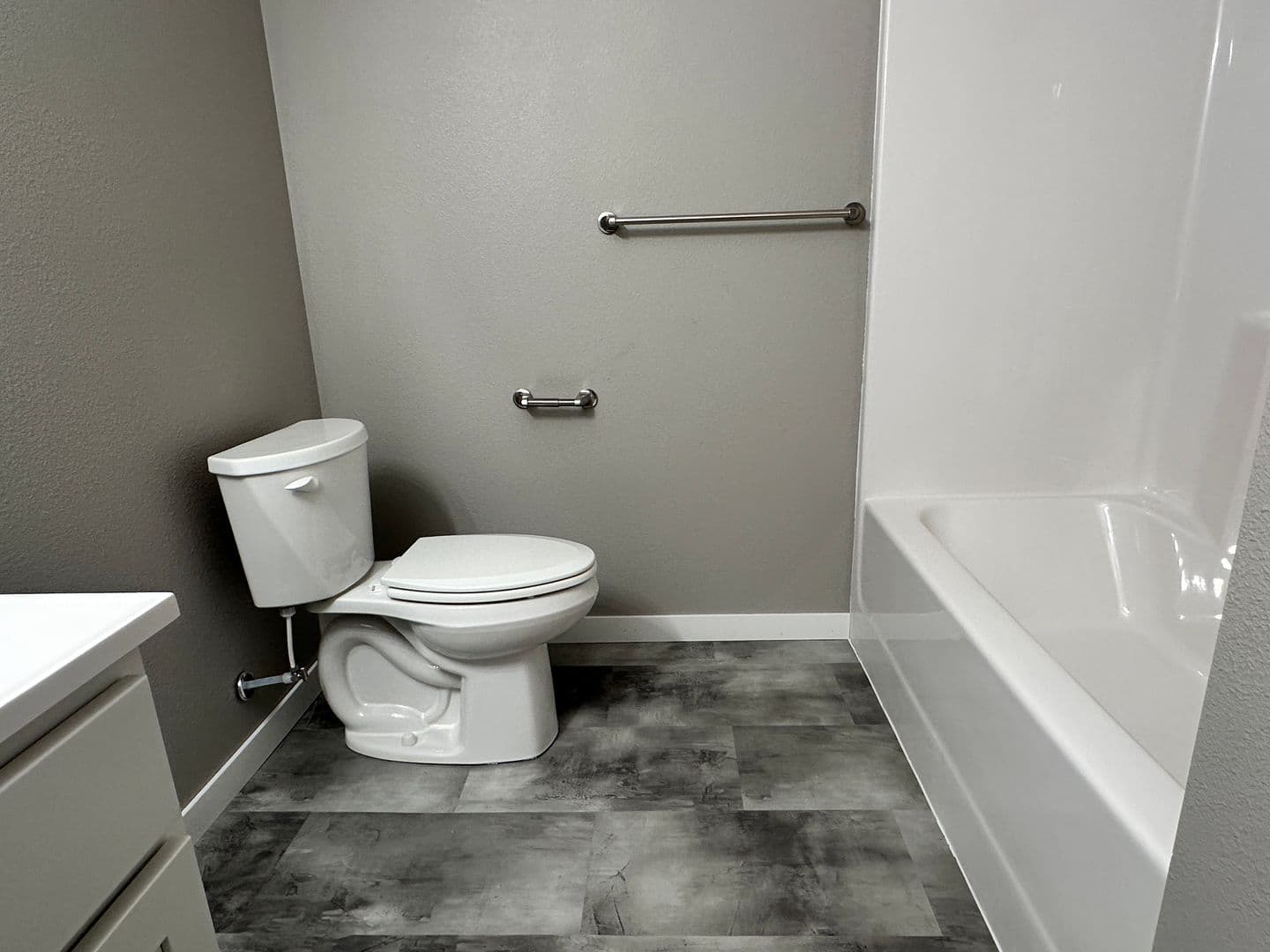 Willmar Apartment: 1021 30th Street Northwest
