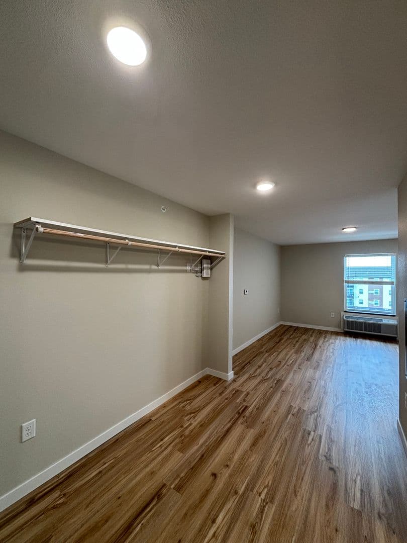 Alexandria Apartment: 1829 Oakview Ave SE