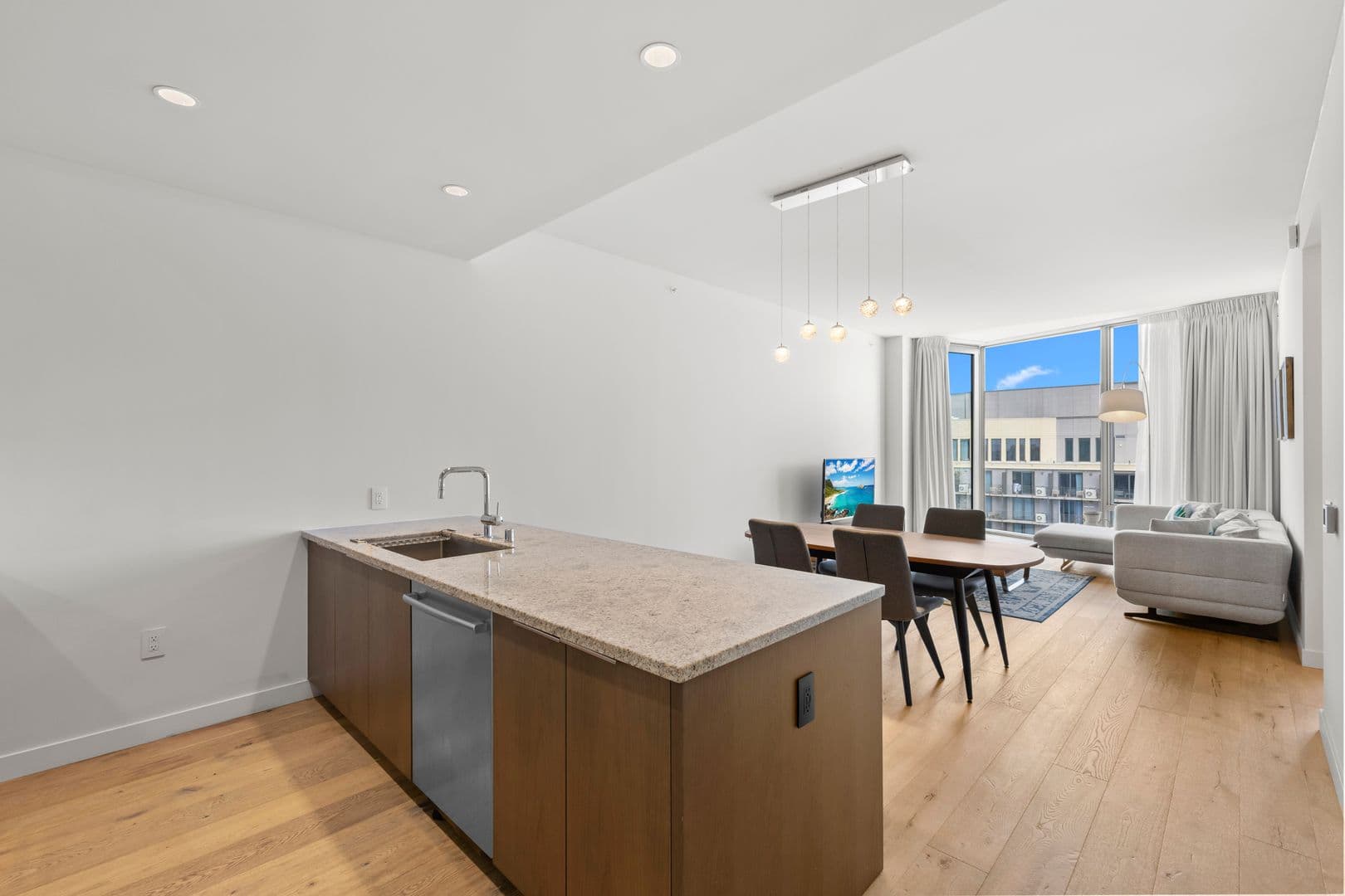 Honolulu Condo: 1001 Queen St. #4007