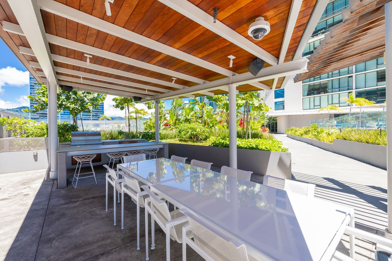 Honolulu Condo: 1001 Queen St. #4007