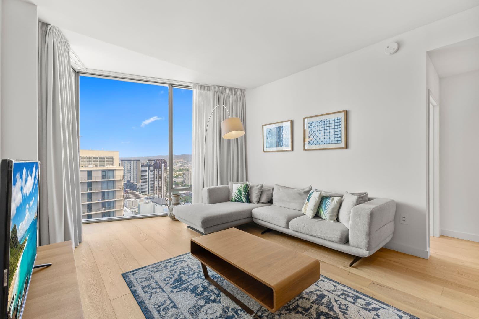 Honolulu Condo: 1001 Queen St. #4007