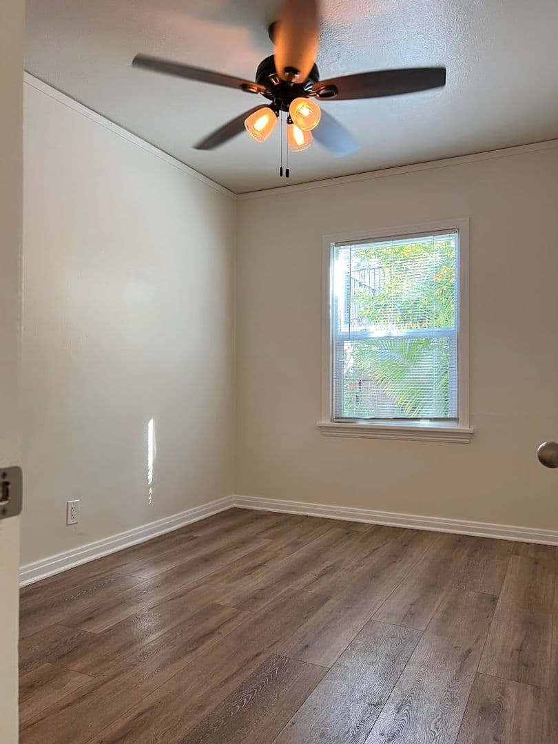 San Pedro Apartment: 1263-1265-1/2 West 8th Street