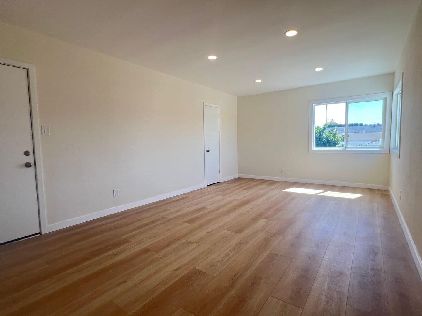Lomita Apartment: 25326 Oak Street