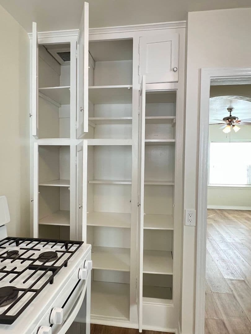 San Pedro Apartment: 1263-1265-1/2 West 8th Street