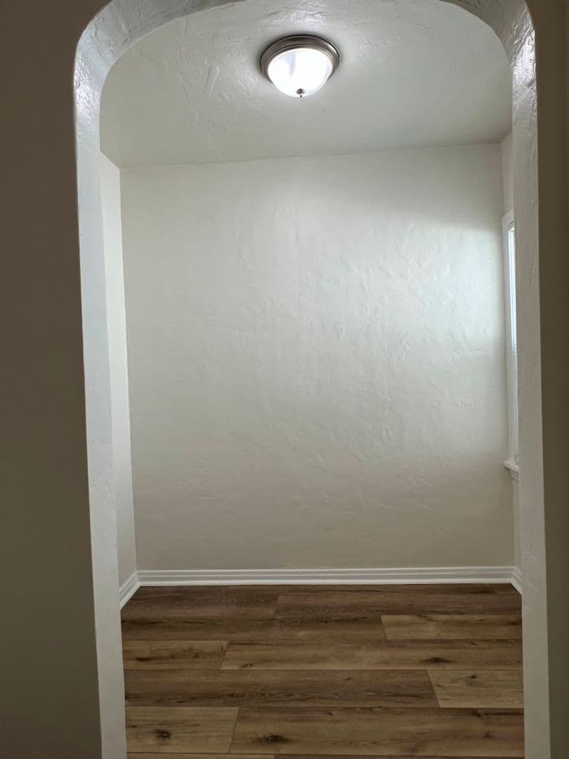 San Pedro Apartment: 1263-1265-1/2 West 8th Street