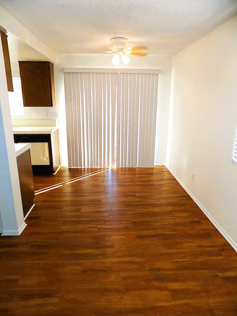 San Pedro Apartment: 732 West 7th Street
