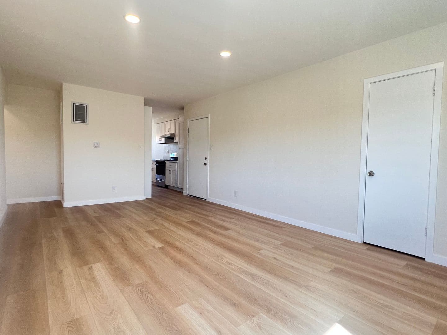 Lomita Apartment: 25326 Oak Street