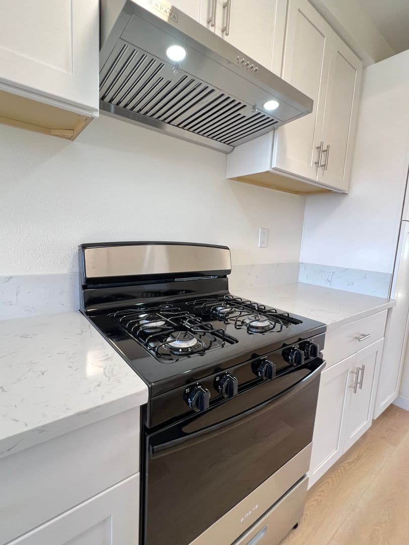 Lomita Apartment: 25326 Oak Street