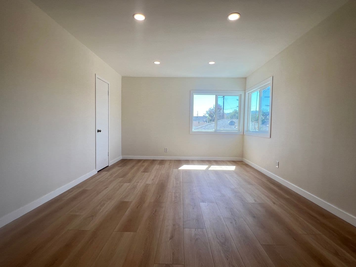 Lomita Apartment: 25326 Oak Street