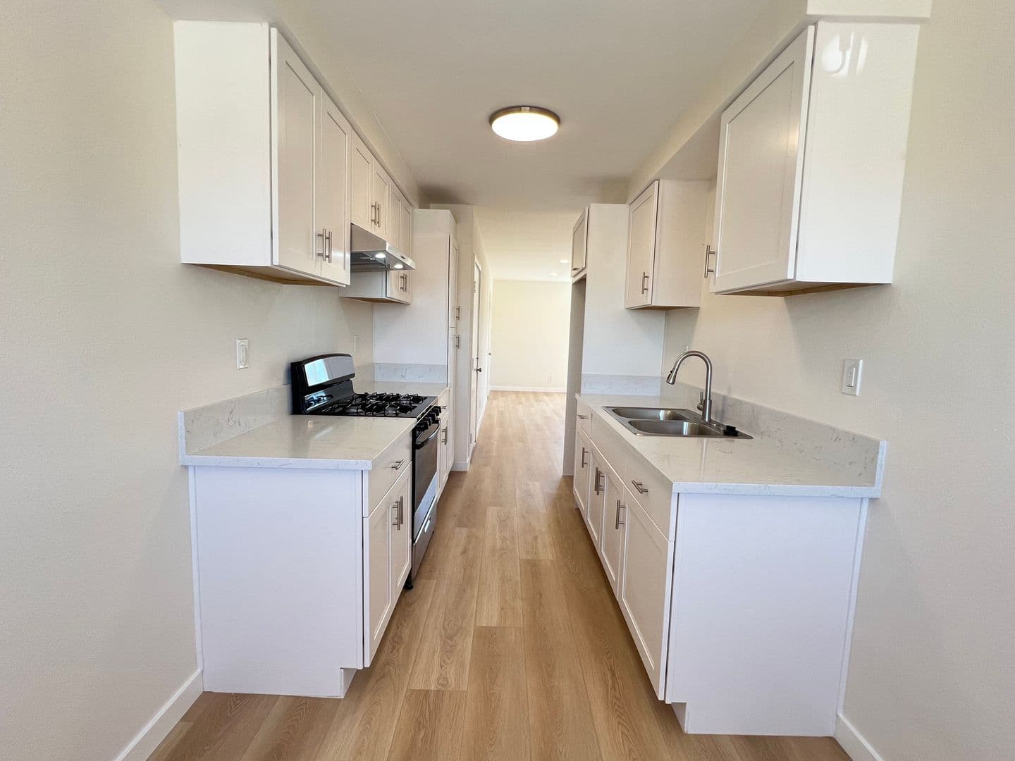 Lomita Apartment: 25326 Oak Street