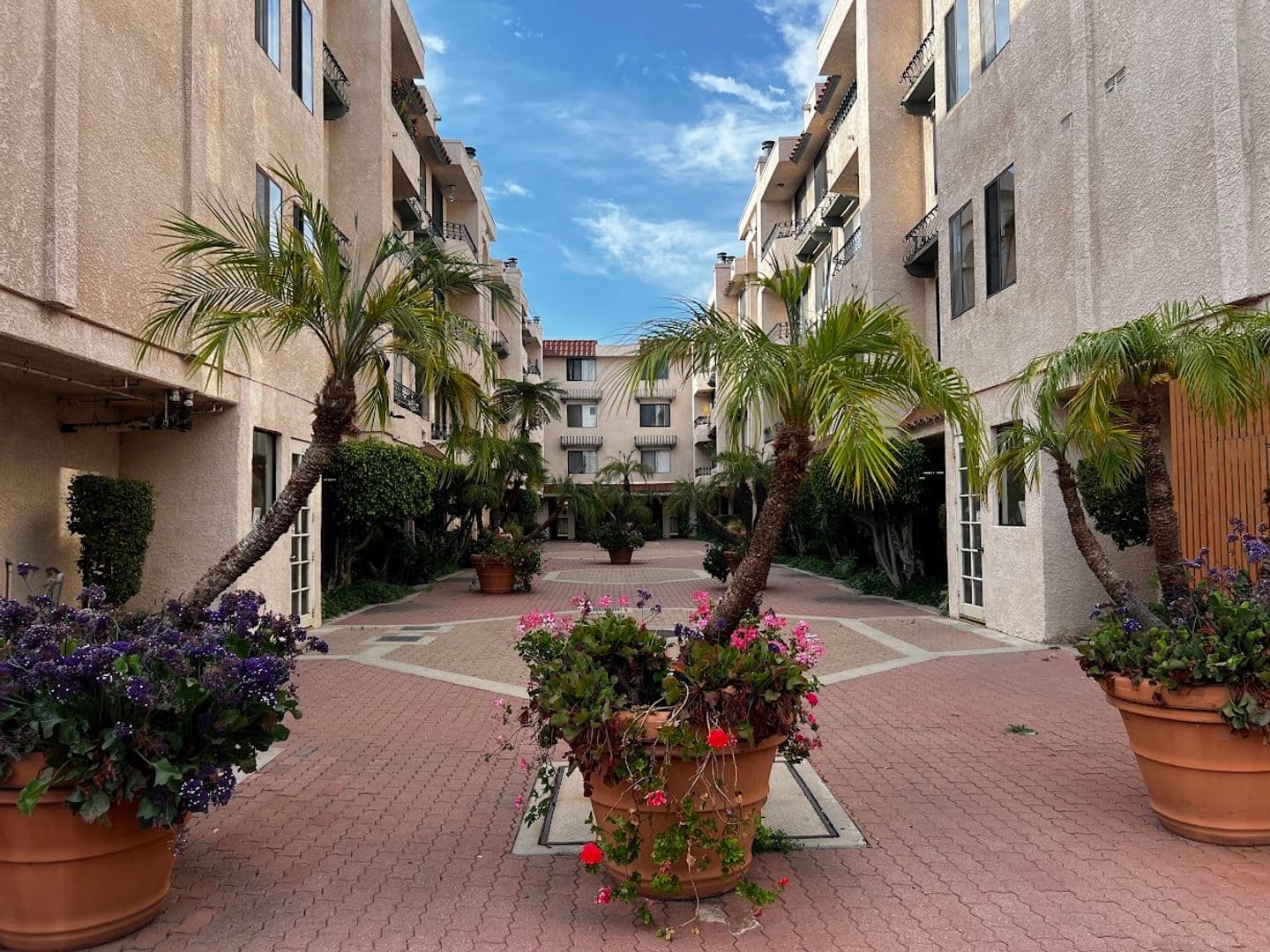 San Pedro Condo: 28006 S Western Ave #254