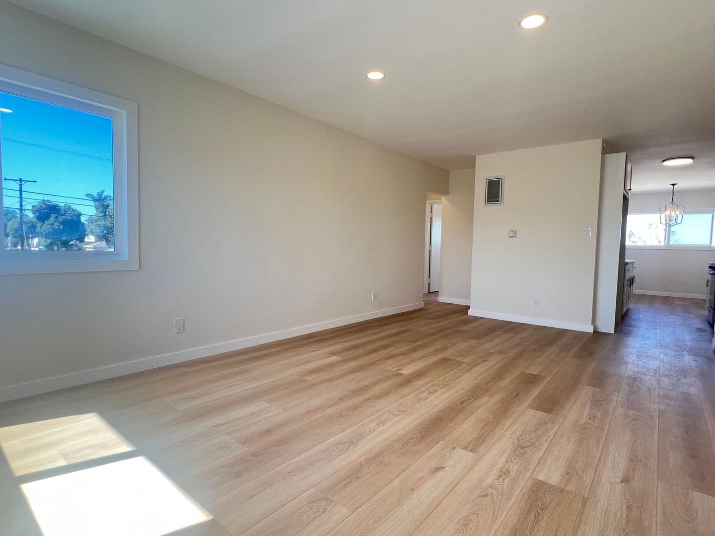 Lomita Apartment: 25326 Oak Street