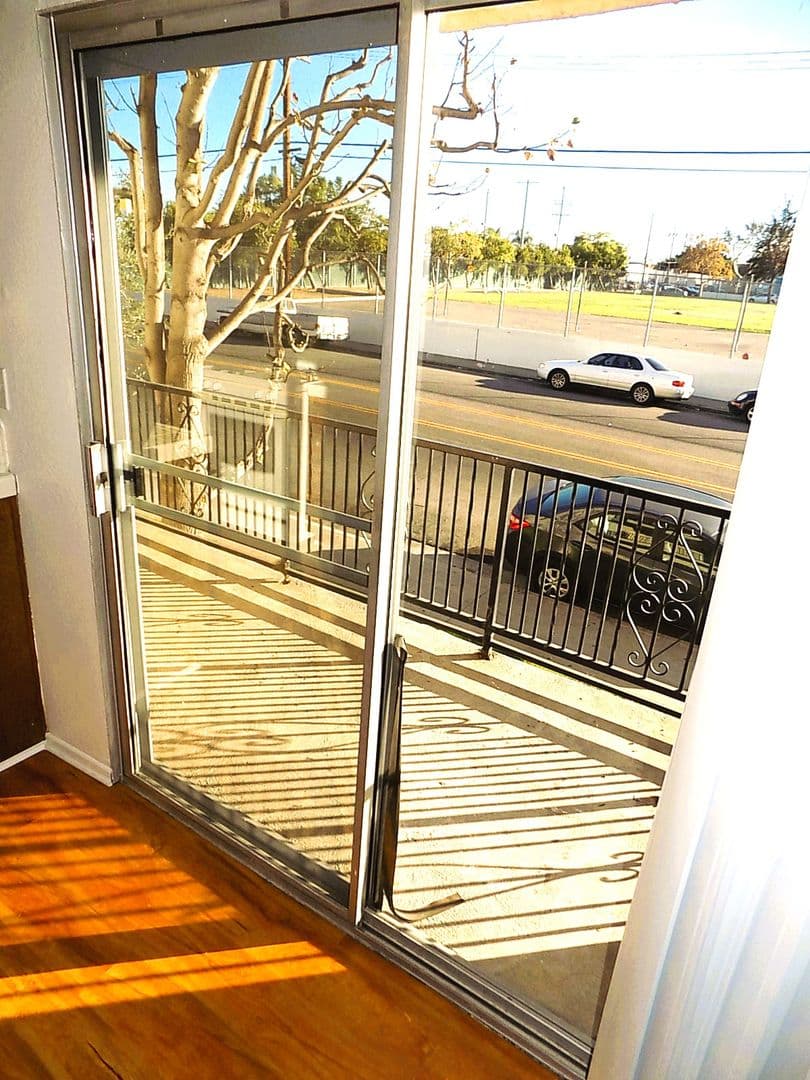 San Pedro Apartment: 732 West 7th Street