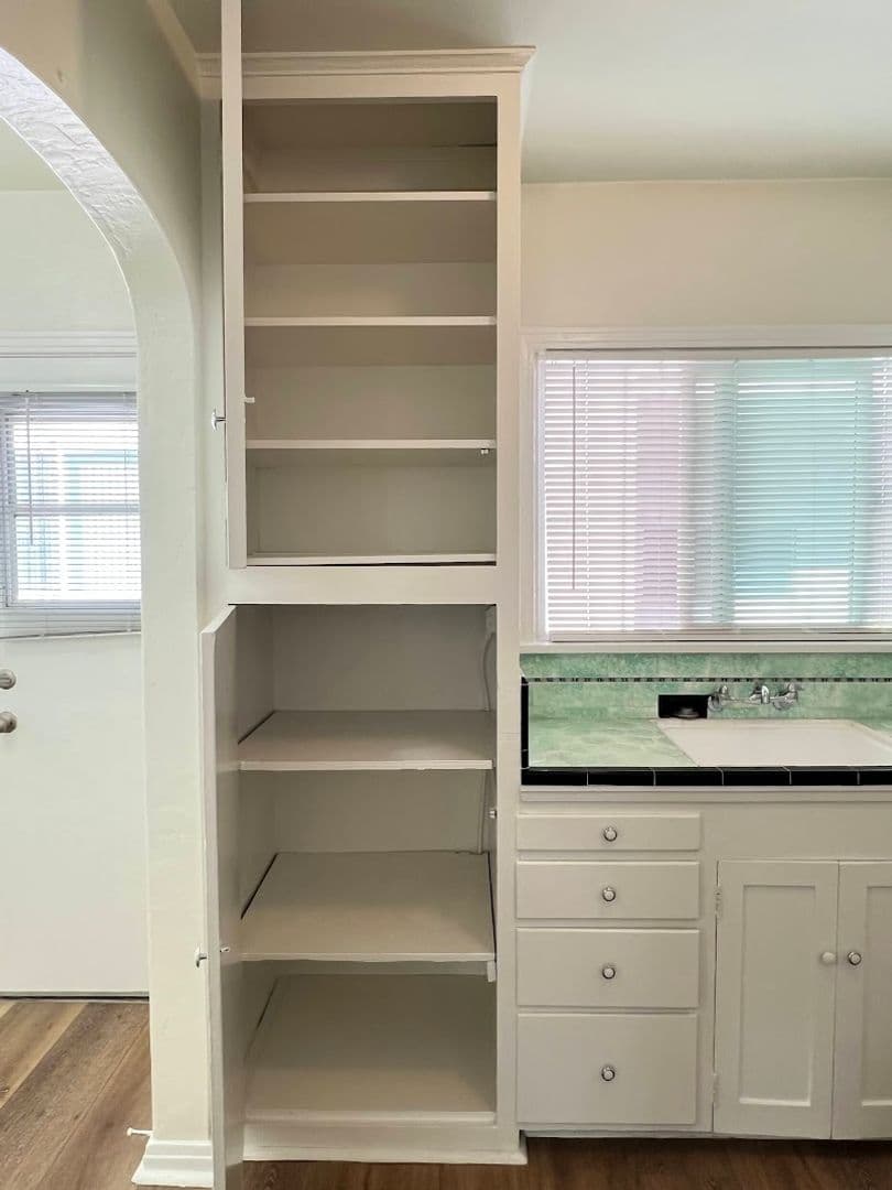San Pedro Apartment: 1263-1265-1/2 West 8th Street
