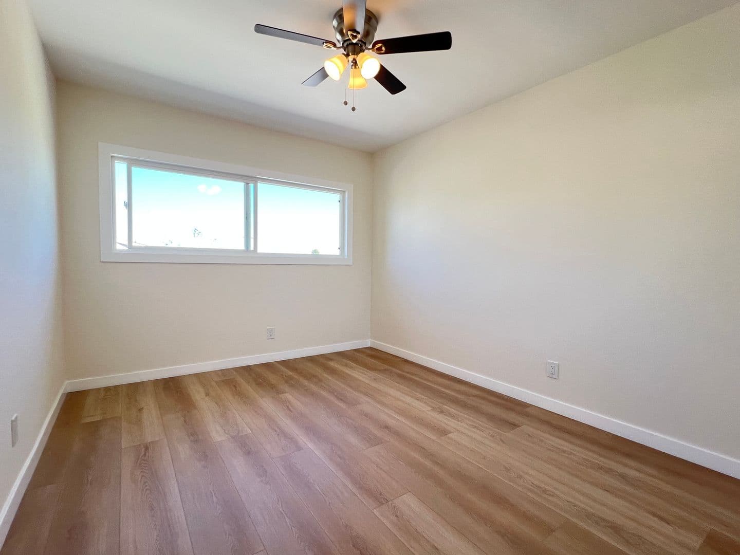 Lomita Apartment: 25326 Oak Street