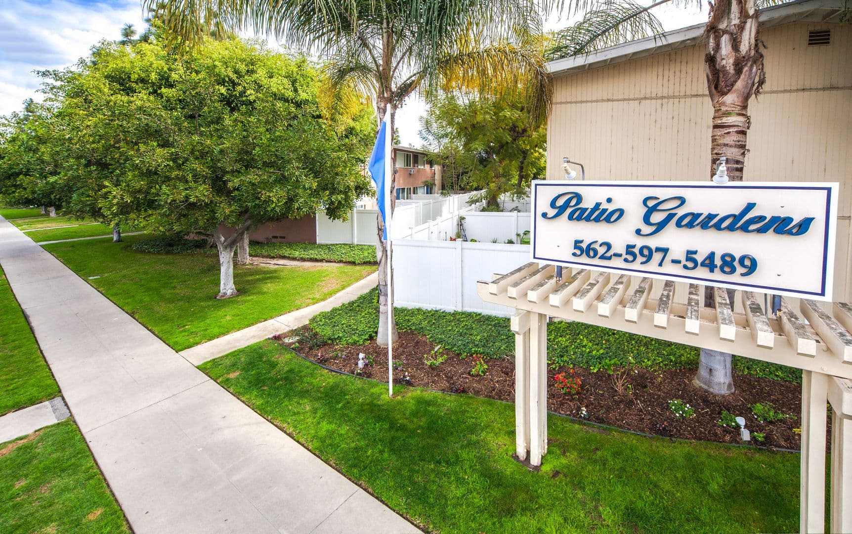 Long Beach Apartment: 4874 E. Los Coyotes Diagonal