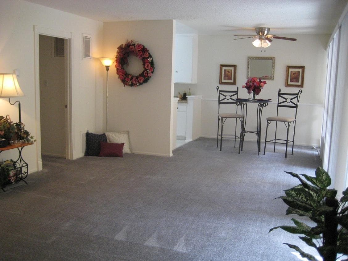 Long Beach Apartment: 4530-4550 Montair Ave. / 5424 Arbor Rd.