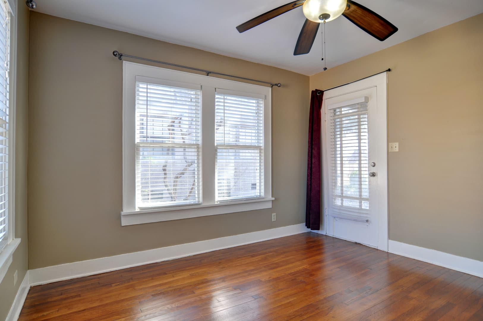 Fort Worth House: 4128 Pershing Ave